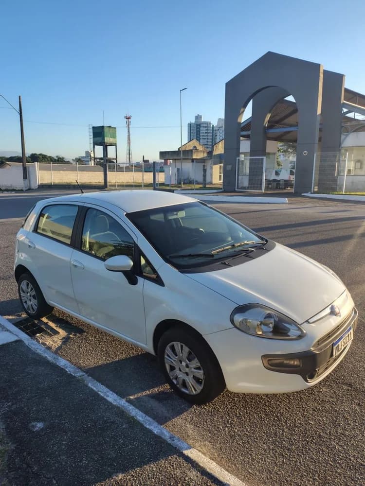 Fiat Punto Essence 1.6 Flex 16V 5P 2013