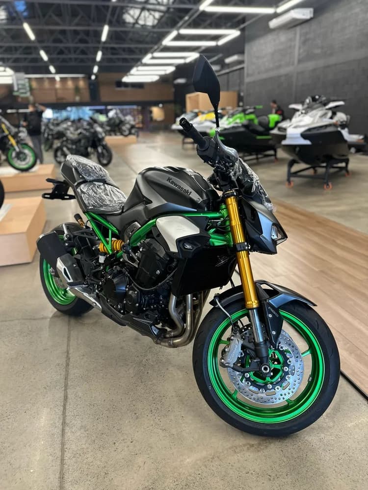 Z900 R EDITION 