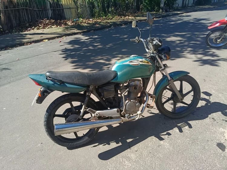 Vendo cg titan ano 2000