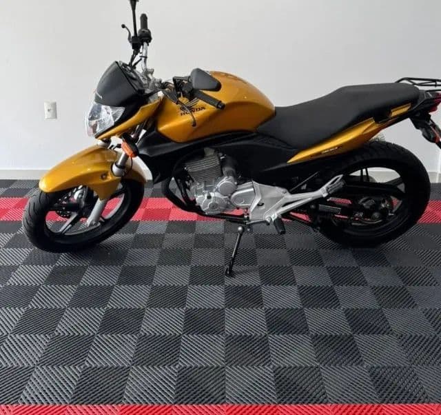 HONDA CB 300R 2010