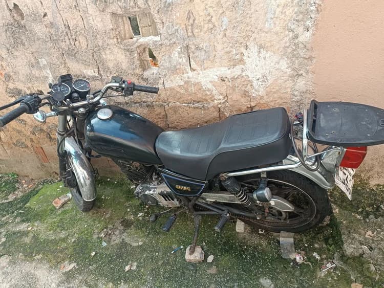  Suzuki Intruder 