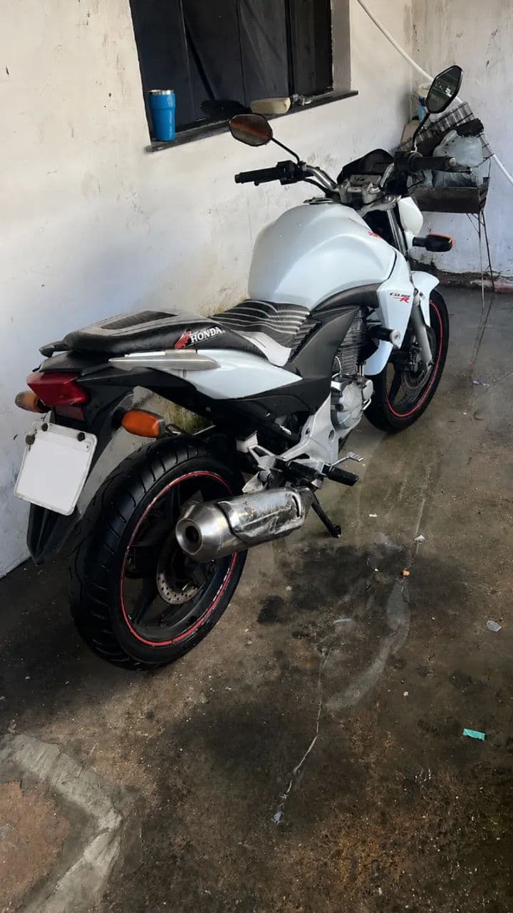 CB 300r 2014 Quitada porém com selos atrasados 