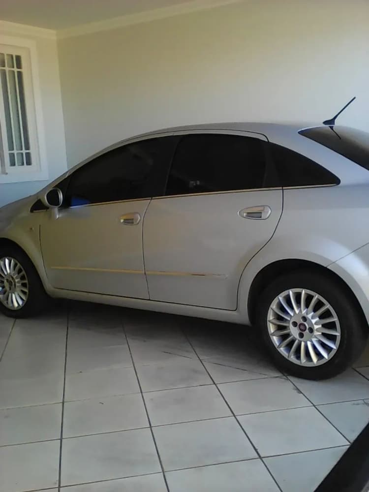 Fiat Linea Absolute 1.9/1.8 Flex Dualogic 4P 2011