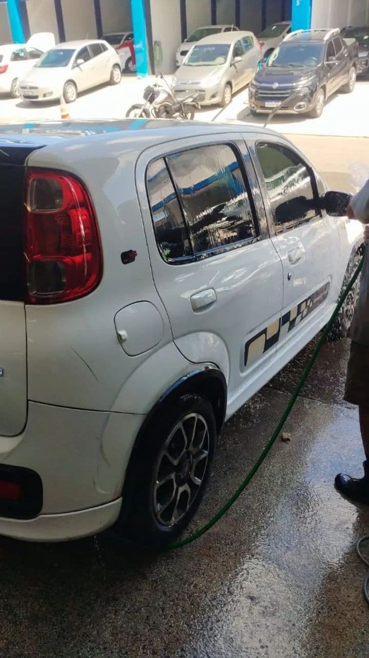 Fiat Uno Sporting 1.4 EVO Fire Flex 8V 4P 2012