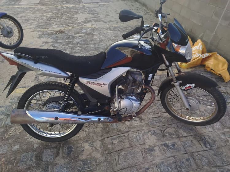 Honda 150 c cor preta 