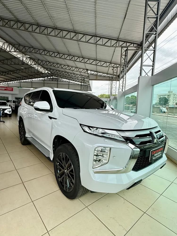 Pajero Legend Black 2024