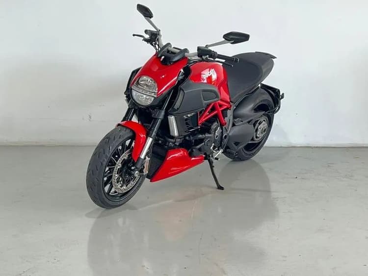 DUCATI DIAVEL 2012