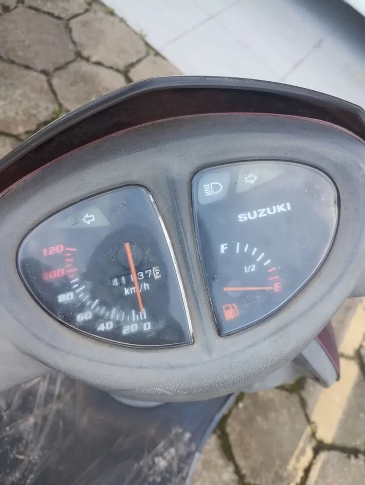 Burgman 125 2008 + 2 capacetes + Luva M