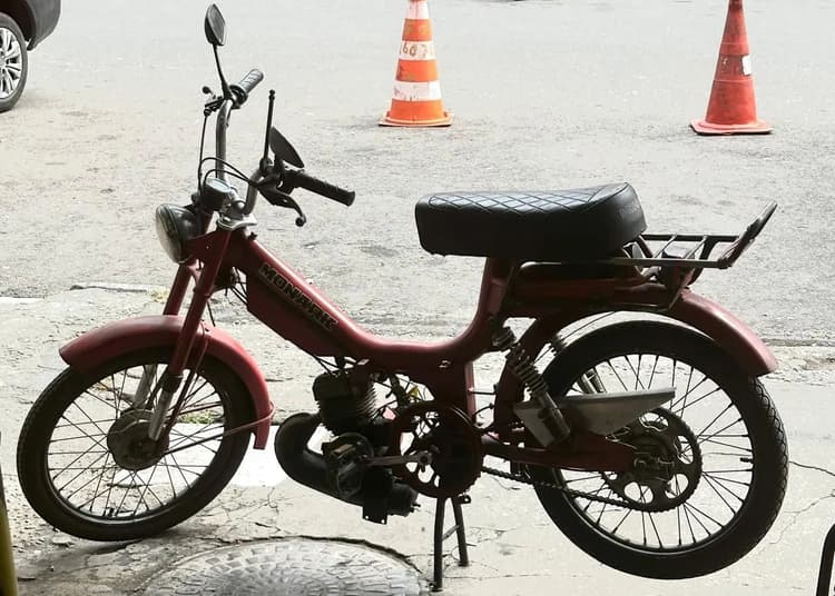 Vendo Mobilete Monark Usada