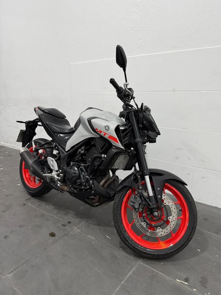 Vendo mt 03 pouquíssimo rodado