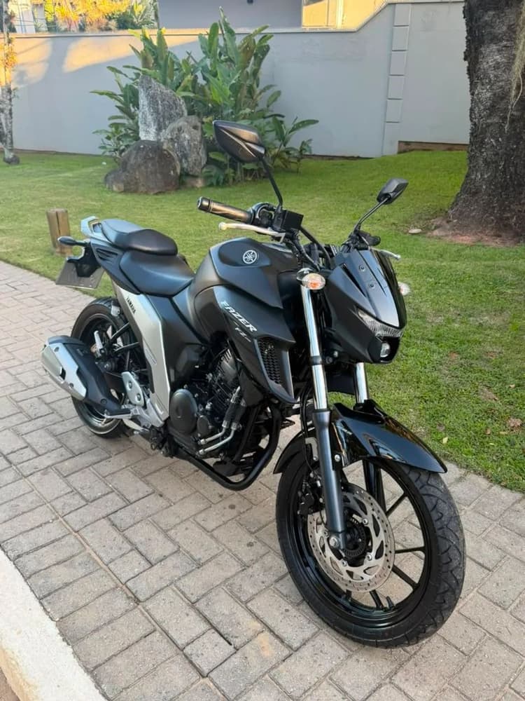 Vendo de único dono sem detalhes