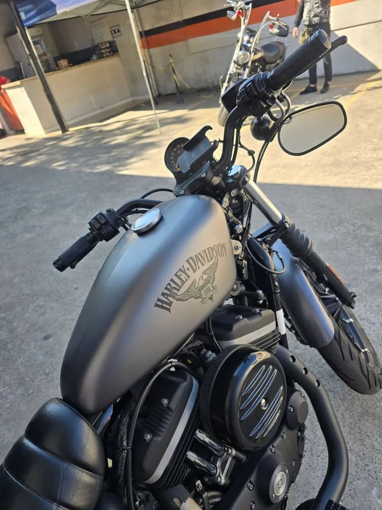 HARLEY DAVIDSON IRON 883