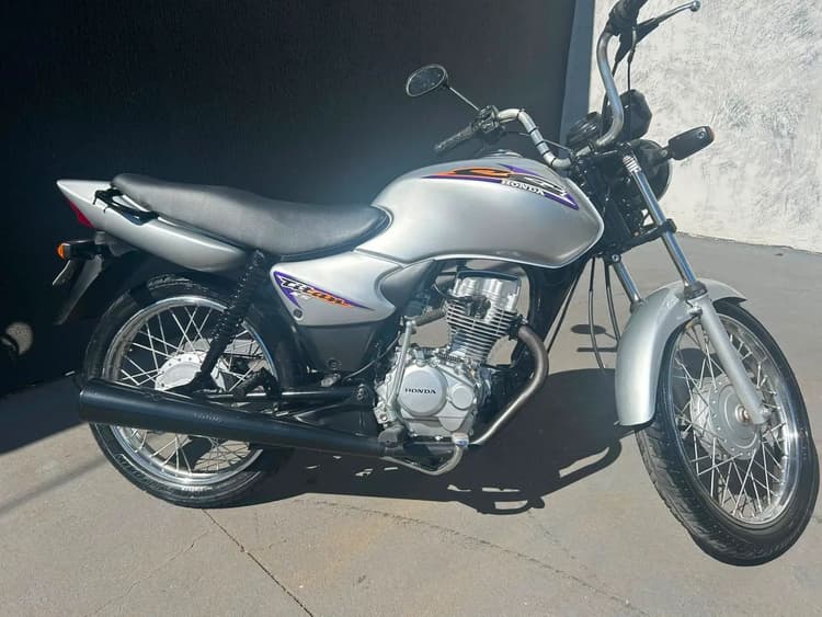 Titã 2000 prata 
