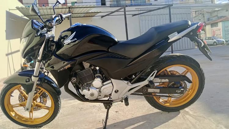 CB 300