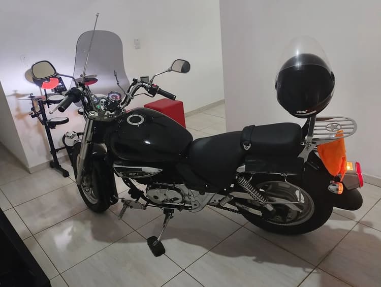 MOTO KASINSKI MIRAGE 250