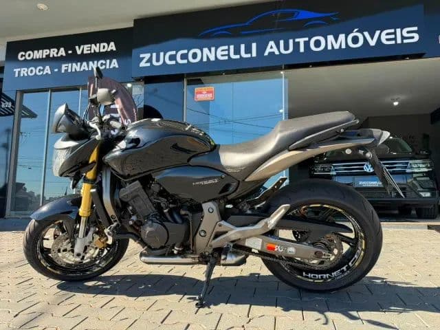 Hornet 600