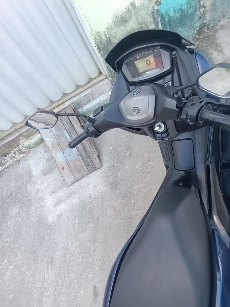 Pneu traseiro e bateria zero 