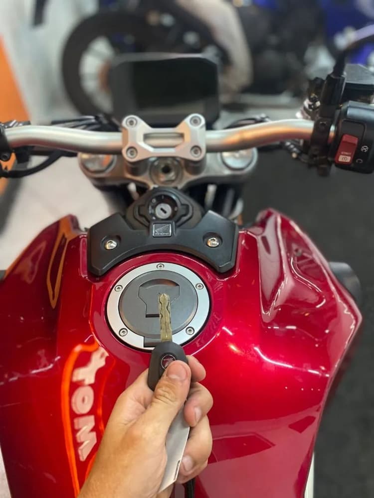 cb 1000 R 2023 extra sem detalhes 