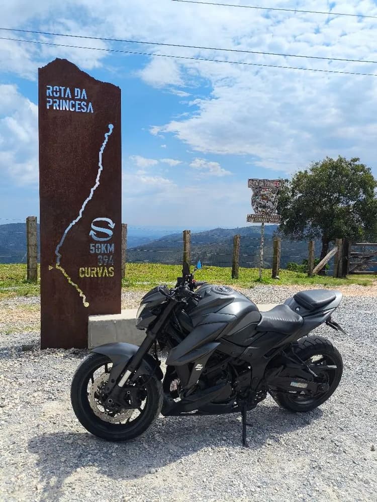 Vendo GSX 750 impecável 