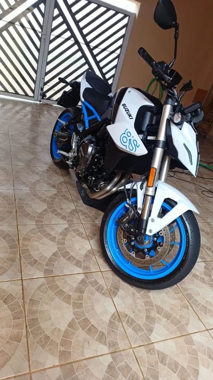 GSX 8S 