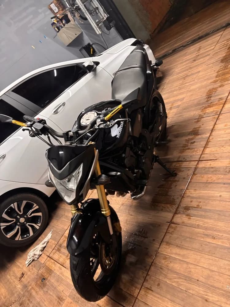 Hornet 600 ano 2012