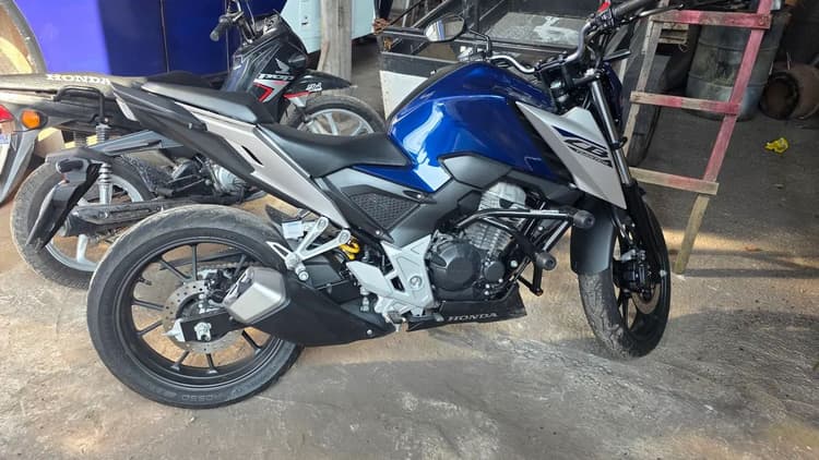 Cb 300 muito nova