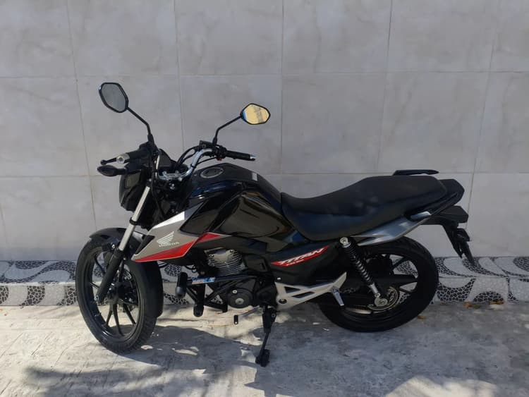 Vendo! CG TITAN 2025, em ótimo estado.
