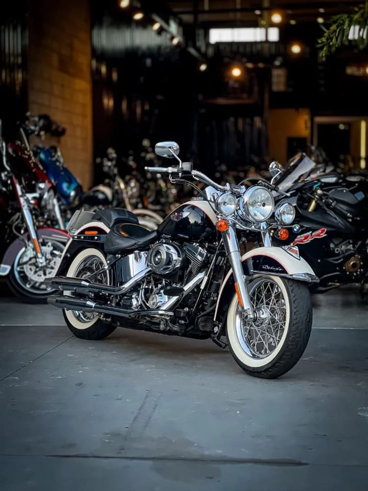 HARLEY-DAVIDSON SOFTAIL DELUXE