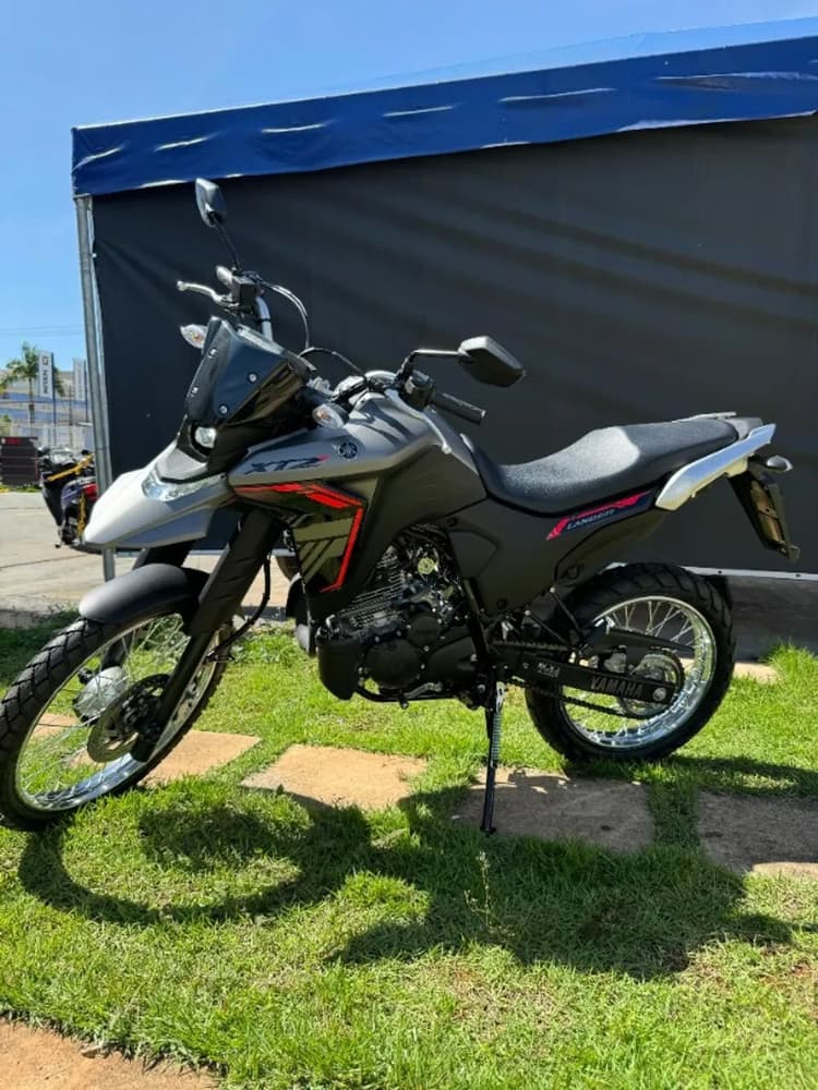 XTZ 250 LANDER Connected  