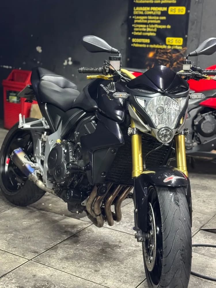 Cb 1000