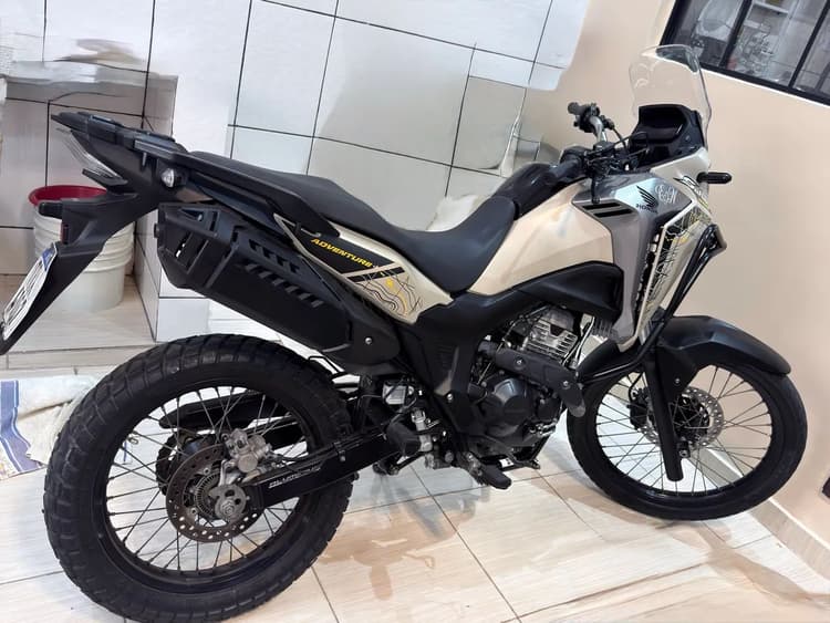 Vendo moto sahara 2025