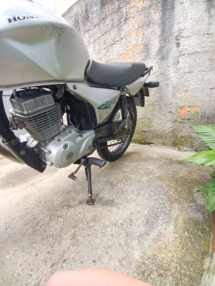 titan ks 150(motor batendo válvula)
