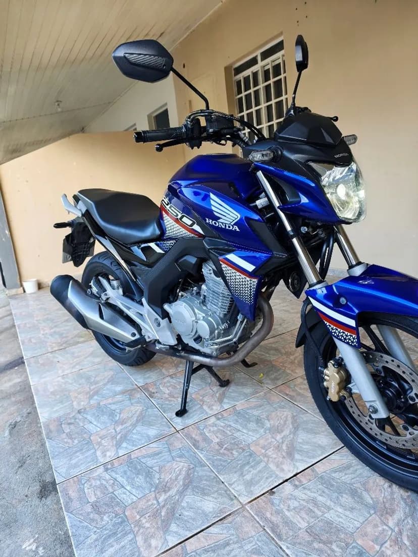 Vende-se CB Twister 2022