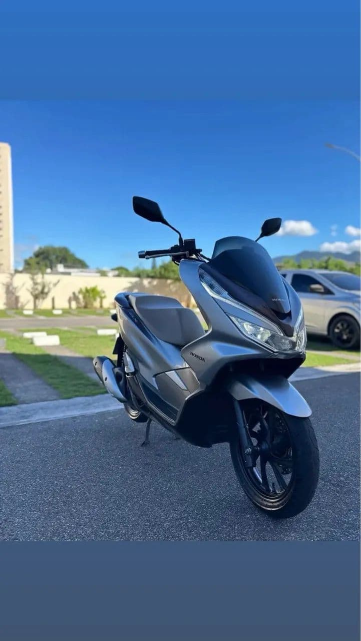 PCX DLX 2022 