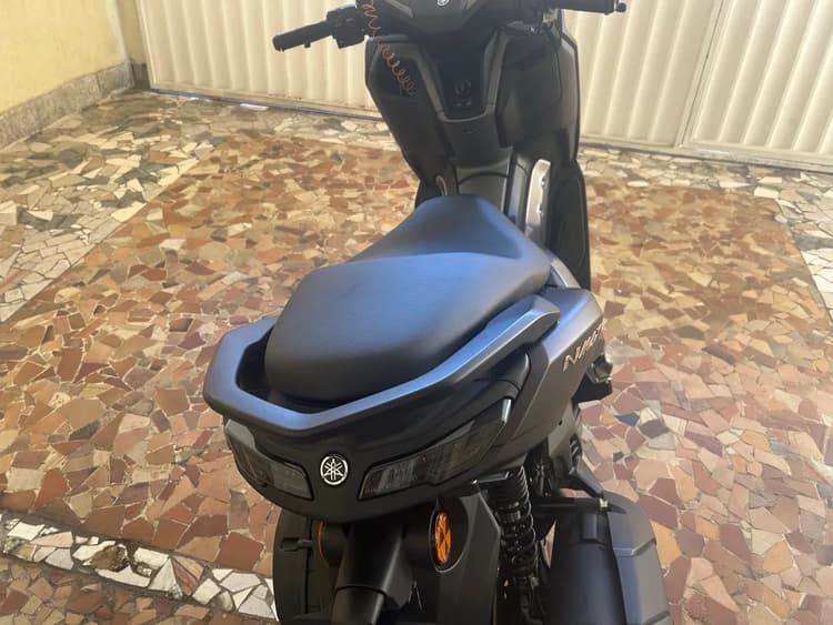 NMAX Connected 2025 muito nova