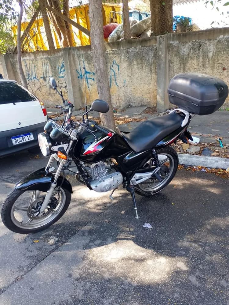 Suzuki yes 125 (troco em Palio ,celta)