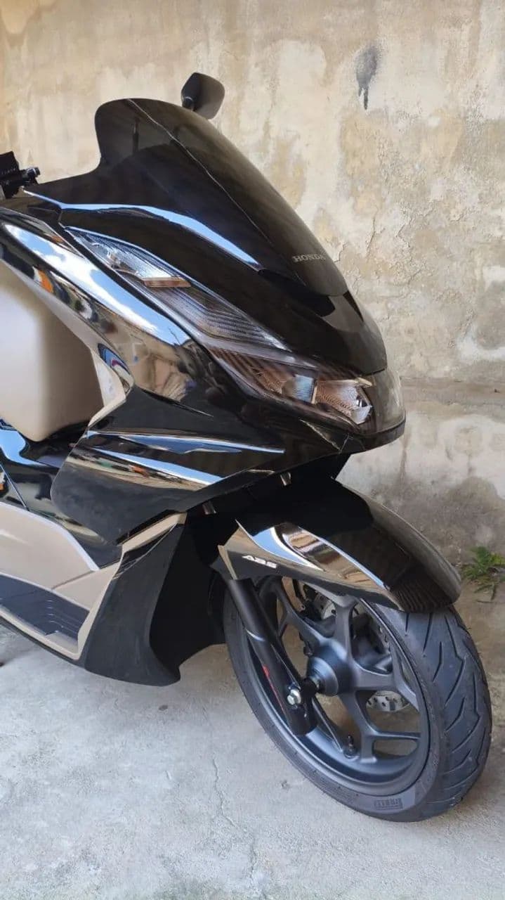 PCX 160 DLX .       
