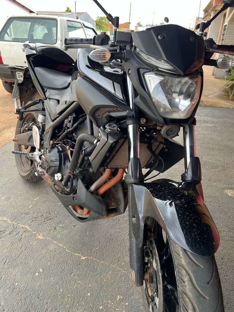 Moto Mt 03
