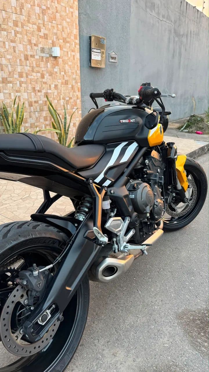 TRIUMPH TRIDENT 660