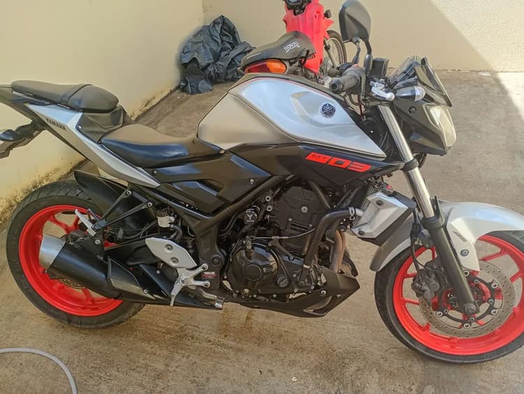 Moto MT 03 