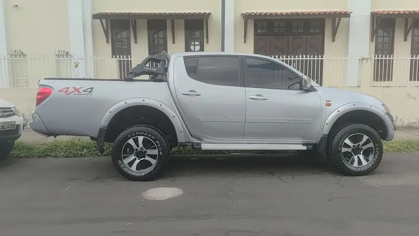 Mitsubishi L200 Triton GLS 3.2 CD TB Int.diesel MEC 2013