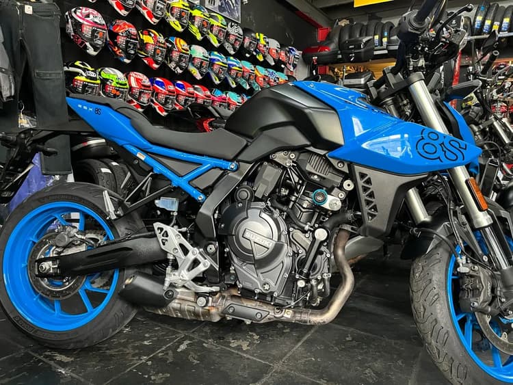  Suzuki GSX - 8 S