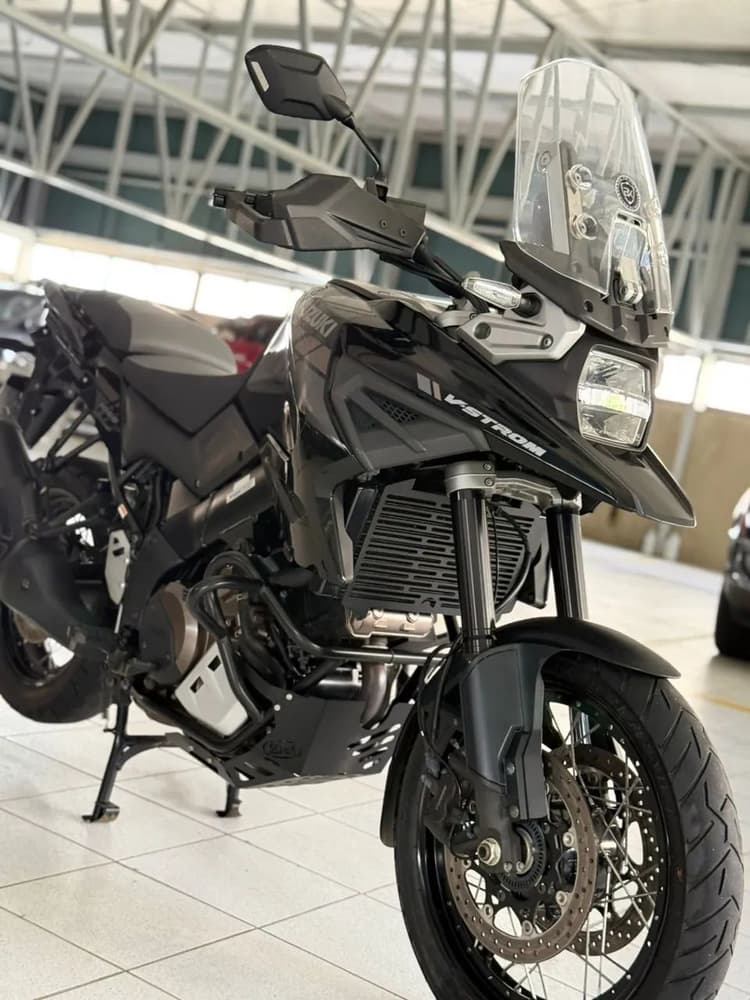Suzuki V Stron 1050