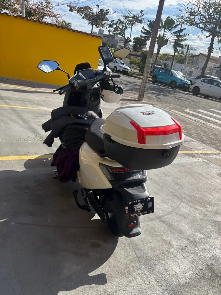 Moto elétrica semi nova 