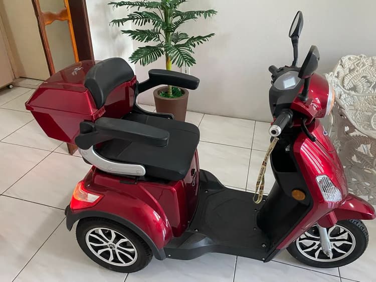 Triciclo Elétrico Plus Sousa 