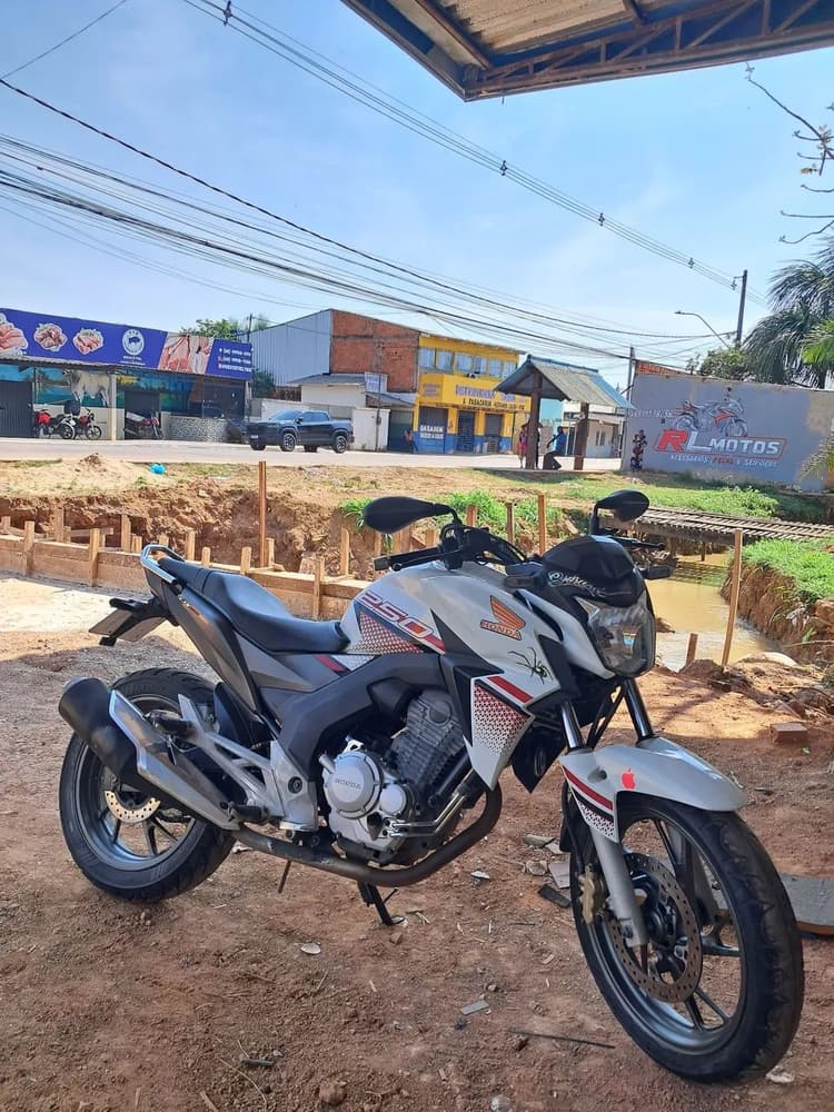 Vendo linda cb 250 ano 22