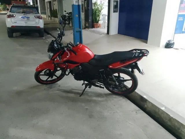 Moto Yamaha Vermelha 