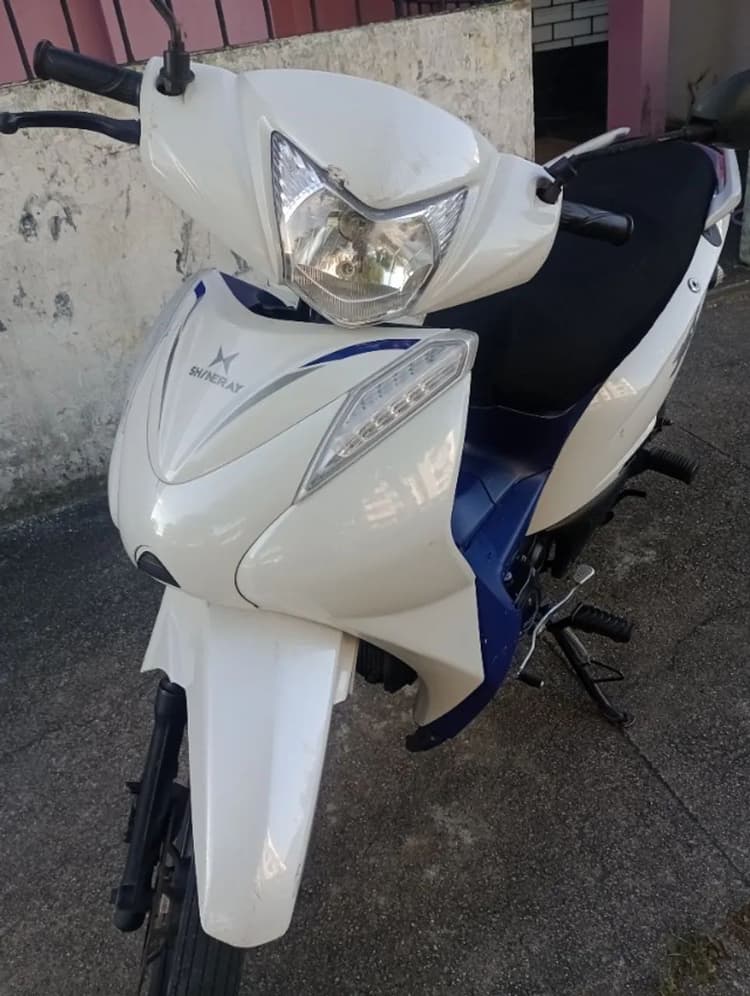 Vende-se uma moto