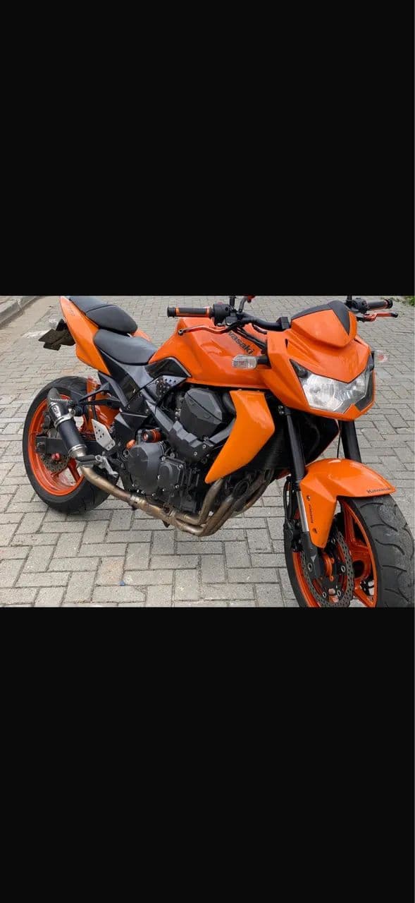 Z750 muito nova 