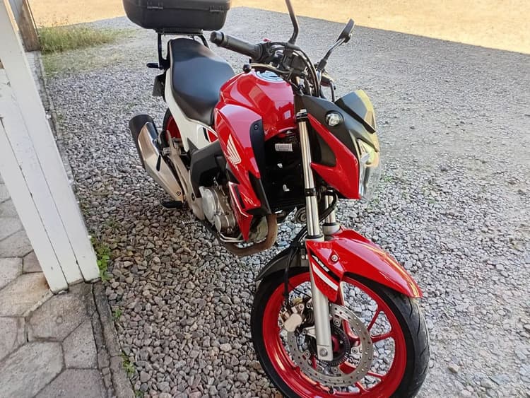 Cb tyuister 250 freio abs lindissima..